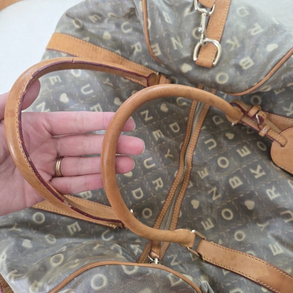 Vintage Dooney & Bourke Brown Spellout Heart Duffle Bag Carry-on Leather Brown - Picture 3 of 16